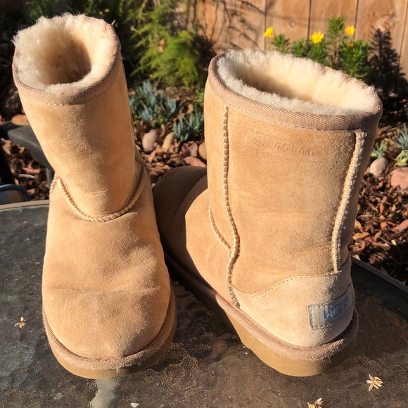 Kids Genuine Ugg Boots - Picture 3 of 3